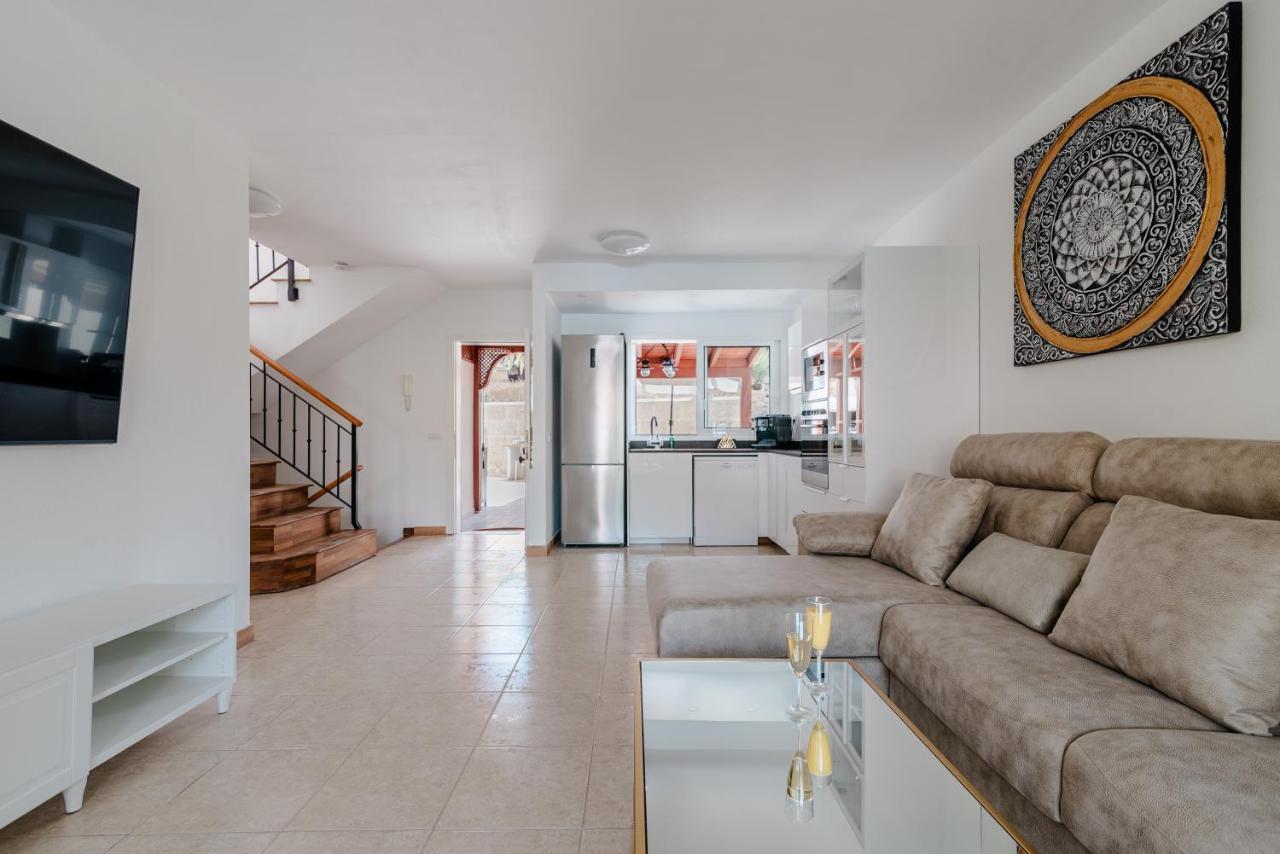 Comfortable 4-Bedroom Villa With Private Gardens Costa Adeje  Eksteriør bilde