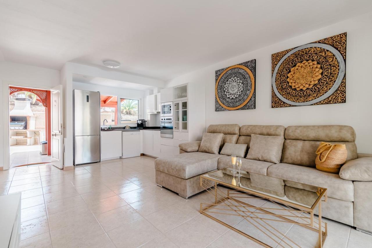 Comfortable 4-Bedroom Villa With Private Gardens Costa Adeje  Eksteriør bilde