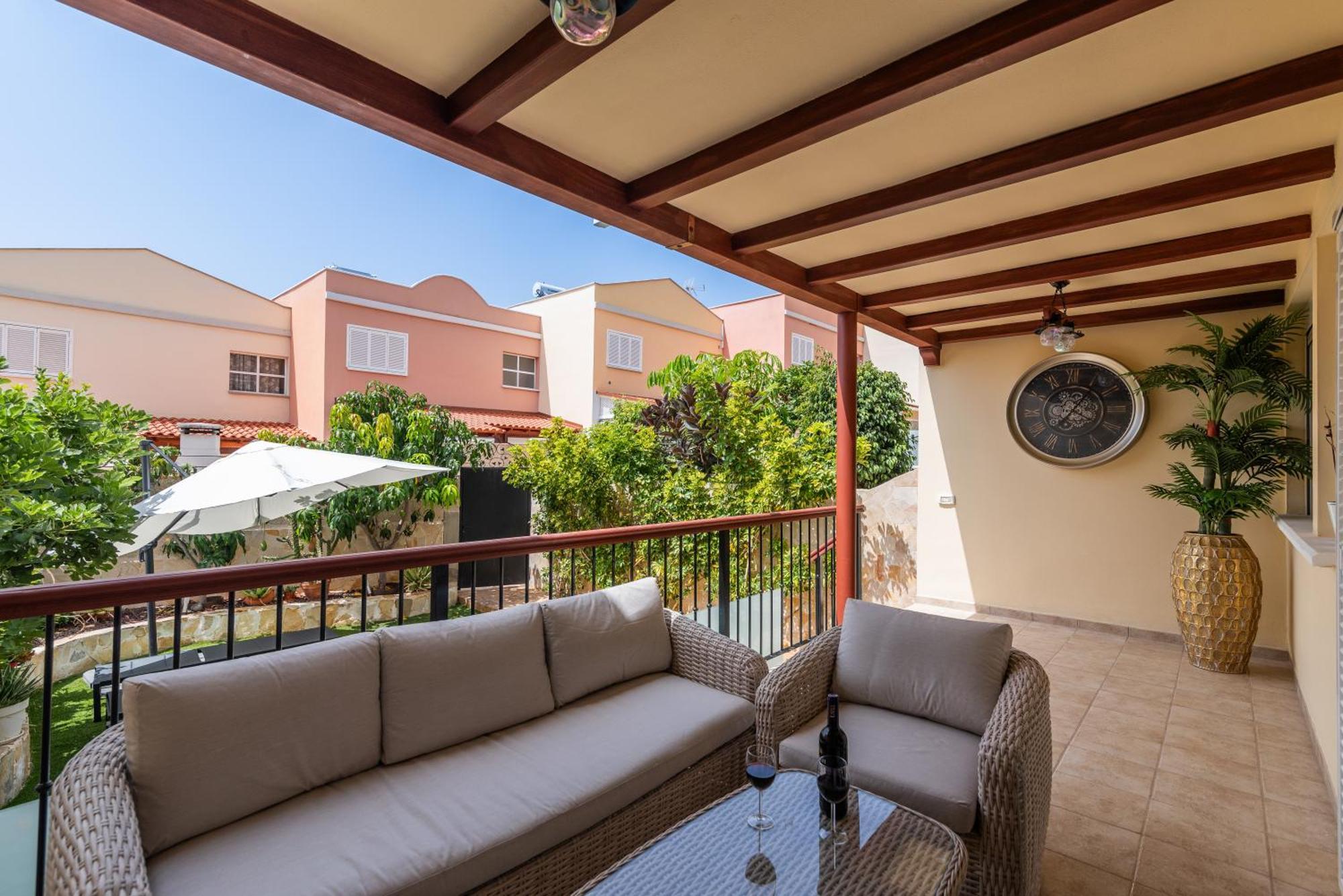 Comfortable 4-Bedroom Villa With Private Gardens Costa Adeje  Eksteriør bilde