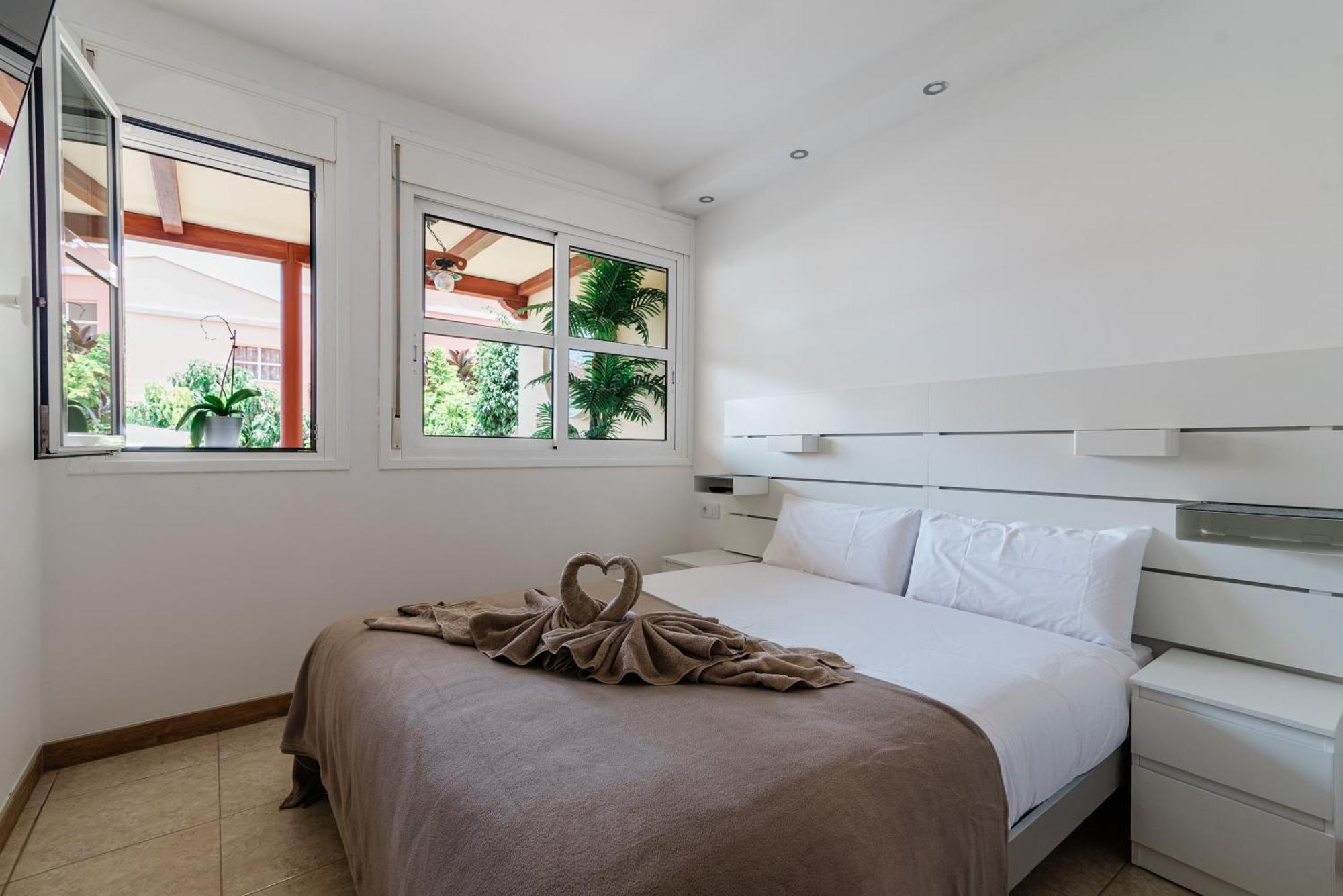 Comfortable 4-Bedroom Villa With Private Gardens Costa Adeje  Eksteriør bilde