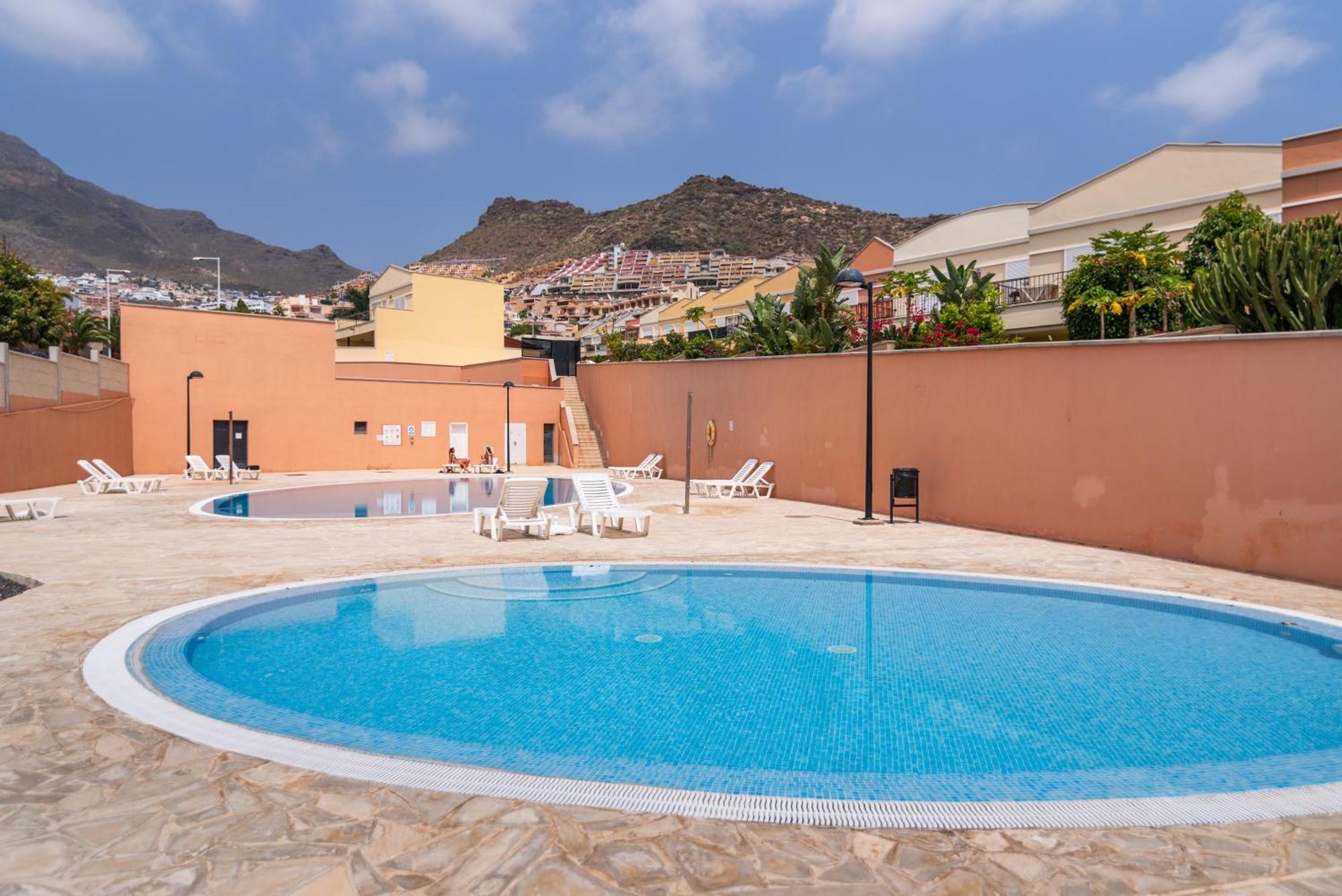 Comfortable 4-Bedroom Villa With Private Gardens Costa Adeje  Eksteriør bilde